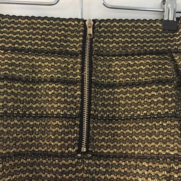 Black and gold skirt with zipper closure - Picture 4 of 6